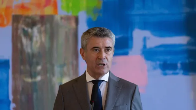 Carneiro diz que não será pelo PS que haverá "crise política" em Portugal
