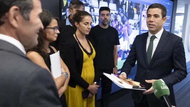 Leitão Amaro diz ter como compromisso lutar para fortalecer a Lusa