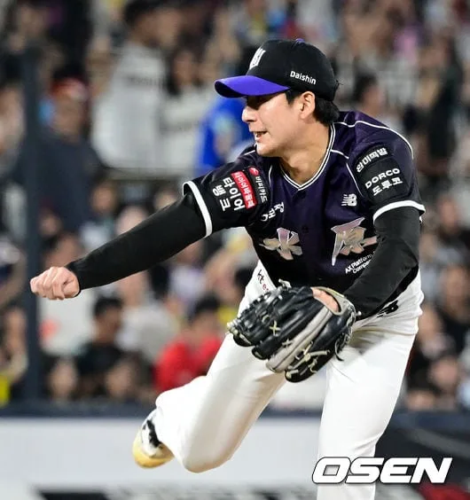 [사진]6회 이어 7회 마운드 오른 스기모토