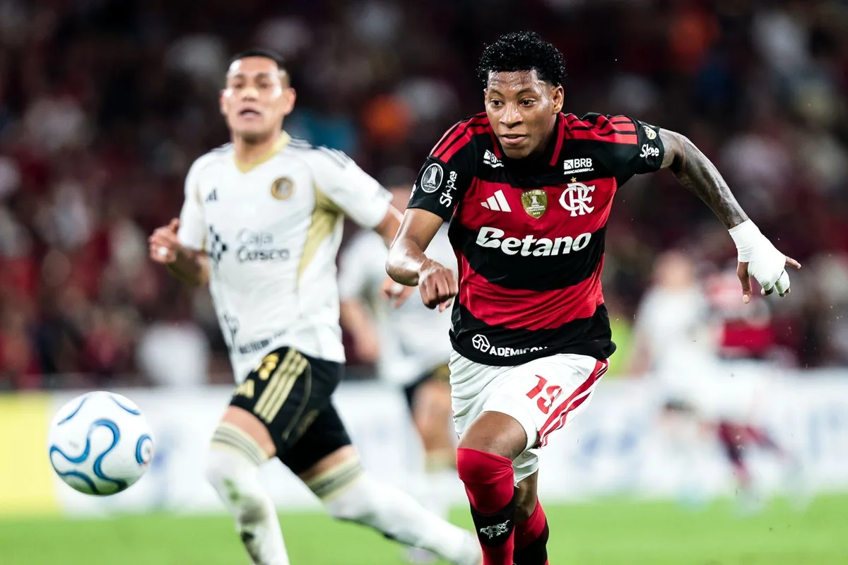 Plata se despede de companheiros no Ninho, e Flamengo acerta venda para Dínamo Moscou