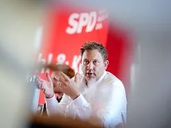 Gegen Schulden-Kritiker in Union: SPD-Präsidium bejubelt erste Erfolge des Sondervermögens