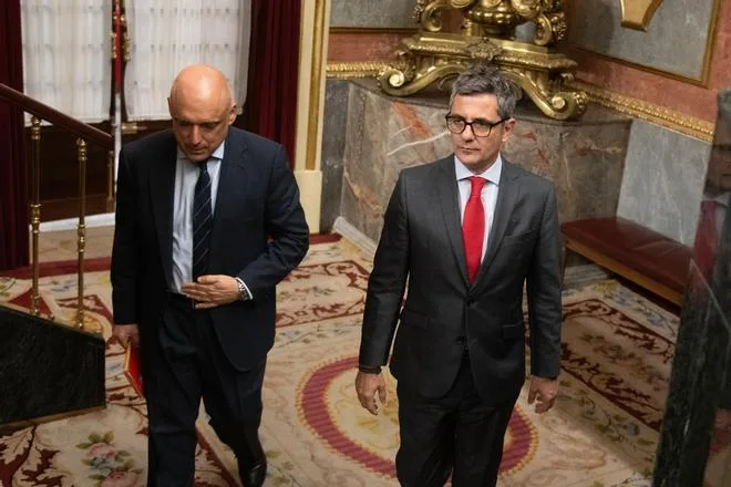 El Consejo del Poder Judicial vuelve a respaldar al juez Peinado frente a las quejas del ministro Bolaños, que podría acudir ahora al Supremo