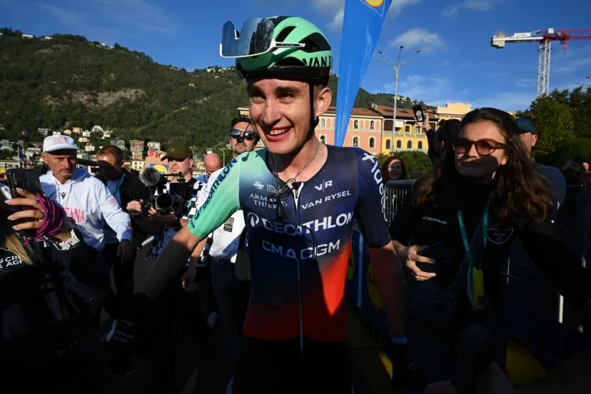Paul Seixas après avoir remporté son premier Monument sur le Tour de Lombardie : « Mes jambes me faisaient rêver »