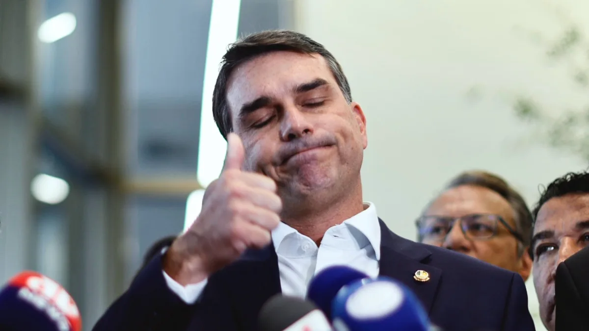 Flávio diz que respeitará resultado das eleições