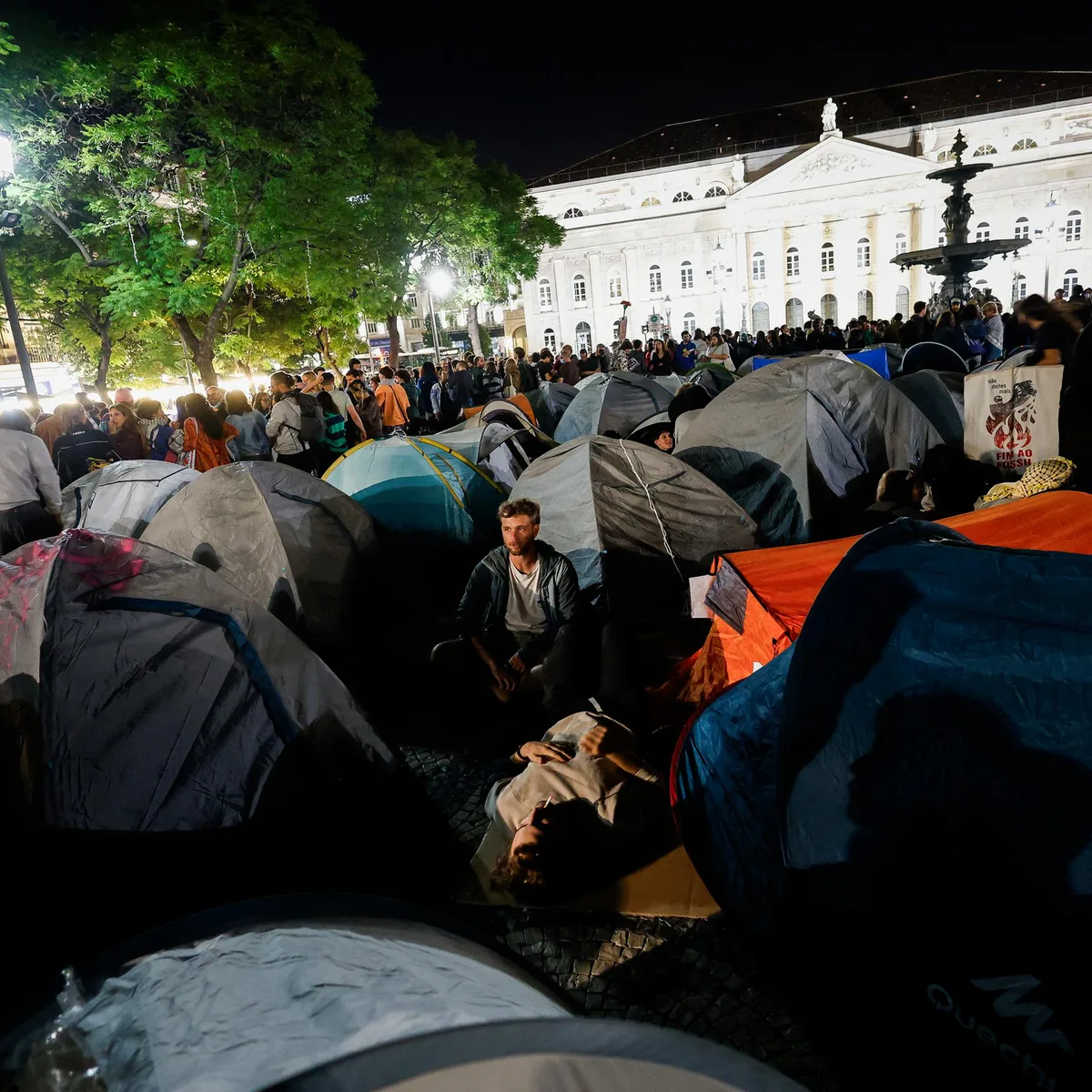Demonstrationen - Portugal: Protestcamps gegen hohe Mieten und Lebenshaltungskosten