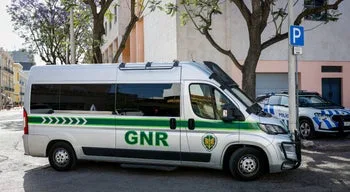 GNR apreende "armas de calibre de guerra" e 500 quilos de cocaína na praia da Tocha