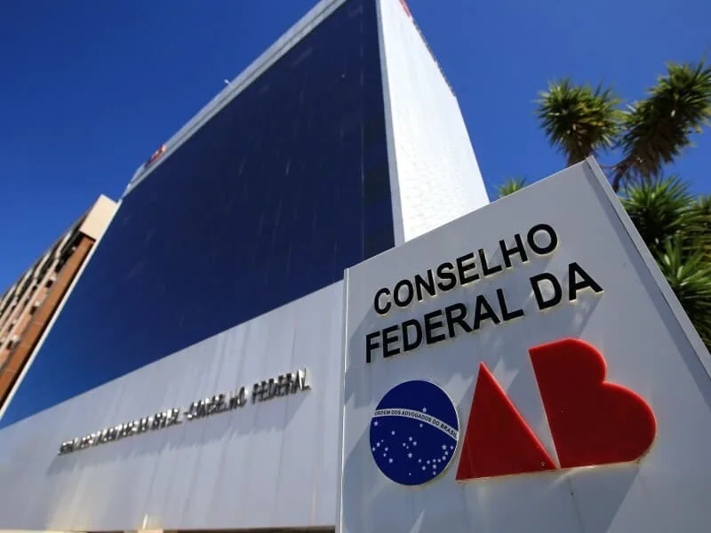 OAB vê com "extrema preocupação" crise envolvendo ministros do STF