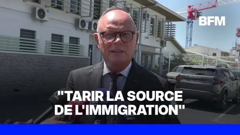 Mayotte: Édouard Philippe appelle à une "reprise en main" de l'immigration sur l'archipel