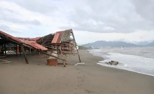 "Boca de Tomates" la playa de Puerto Vallarta que quedó bajo la arena tras paso de "Rachel" y "Polo"; ahora "Simón" también la amenaza