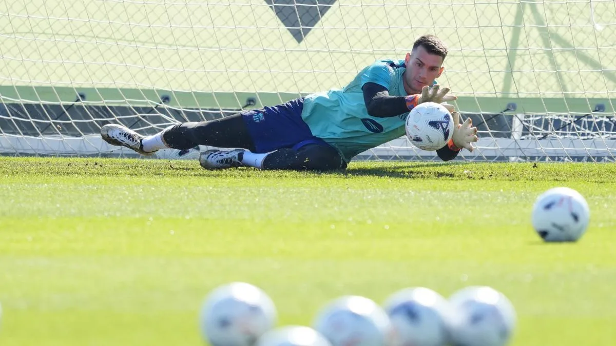 Sorpresa de Flick en Sevilla: Livakovic debuta en la portería