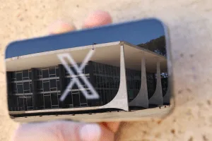 X muda algoritmo após falha e bloqueia recomendação automática de candidatos