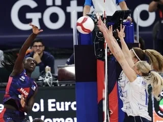 Euro volley féminin. Halimatou Bah, blessée, ne continuera pas la compétition, elle est remplacée par Charlotte Cuette