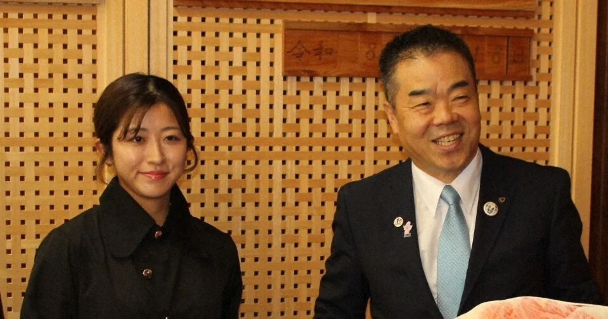 日本人女性ジョッキー初GI優勝 今村聖奈騎手が滋賀県庁を訪問