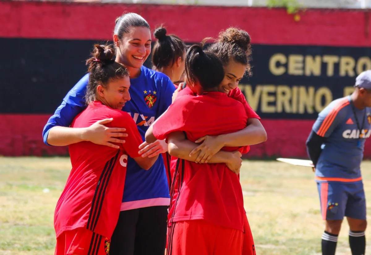 Titular da Seleção, Lorena relembra formação no Sport e celebra retorno a Pernambuco