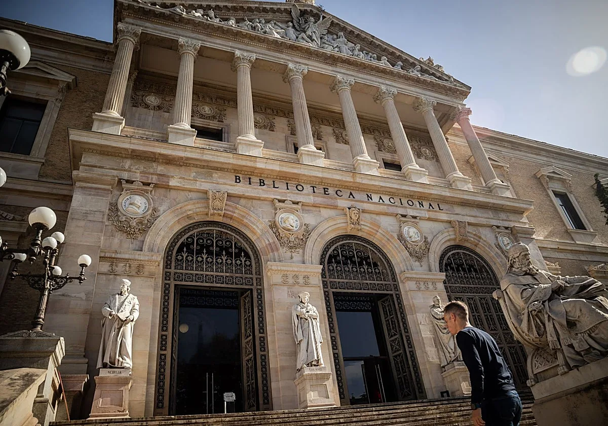 El PP acusa a Urtasun de poner «en riesgo» la seguridad de la Biblioteca Nacional