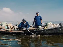 Abfallsammler auf hoher See: Ogyres Müll-Flotte fischt gegen Meeresverseuchung an