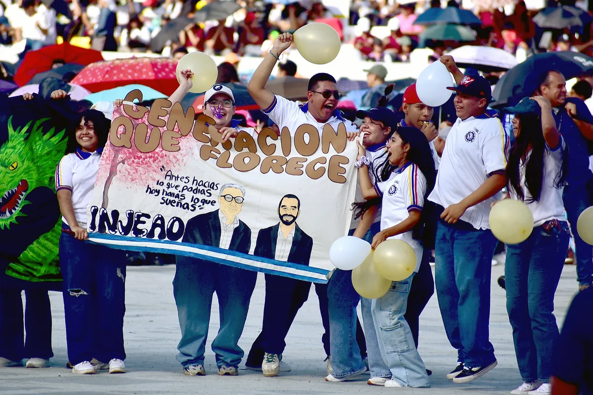 Juventud, euforia y Nayib Bukele: Así se vivió el evento que reunió 30 mil jóvenes en El Salvador