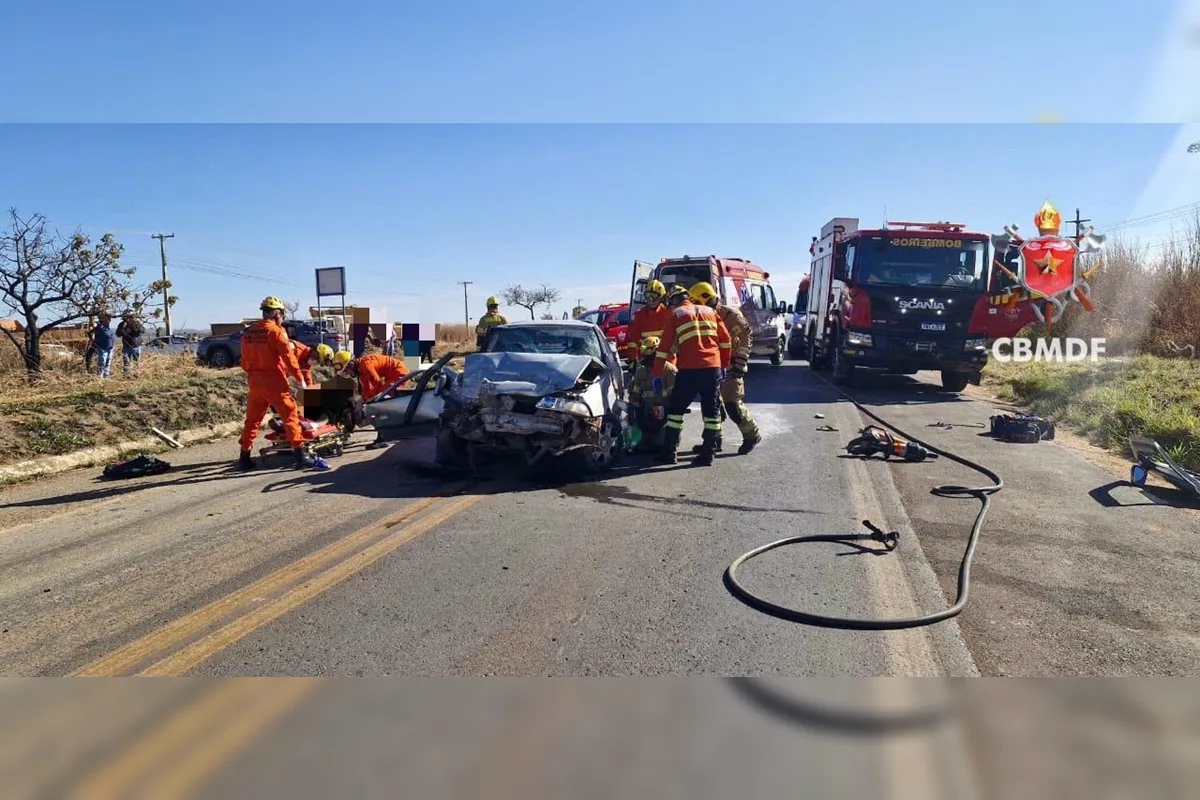 Colisão entre carros deixa 3 feridos na DF-130, em Planaltina