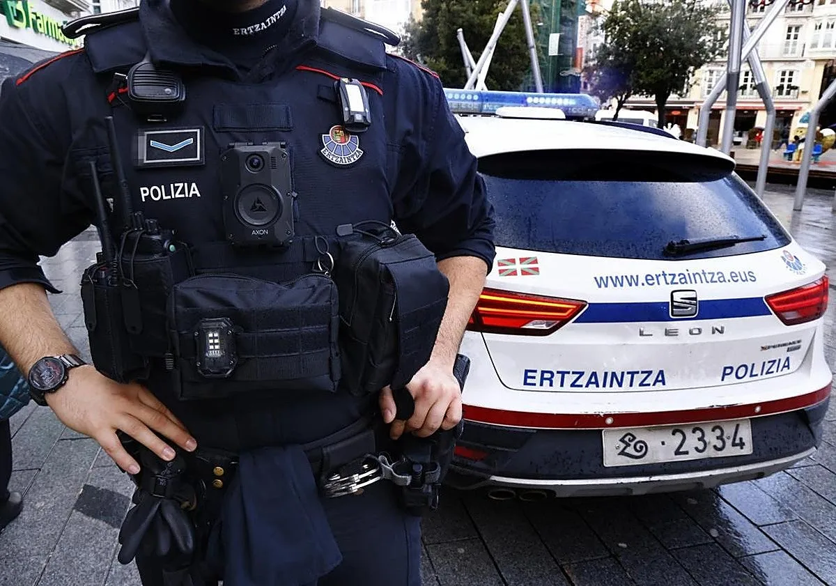 La Ertzaintza identifica 14 posibles víctimas de agresiones sexuales ocurridas en una tienda de golosinas
