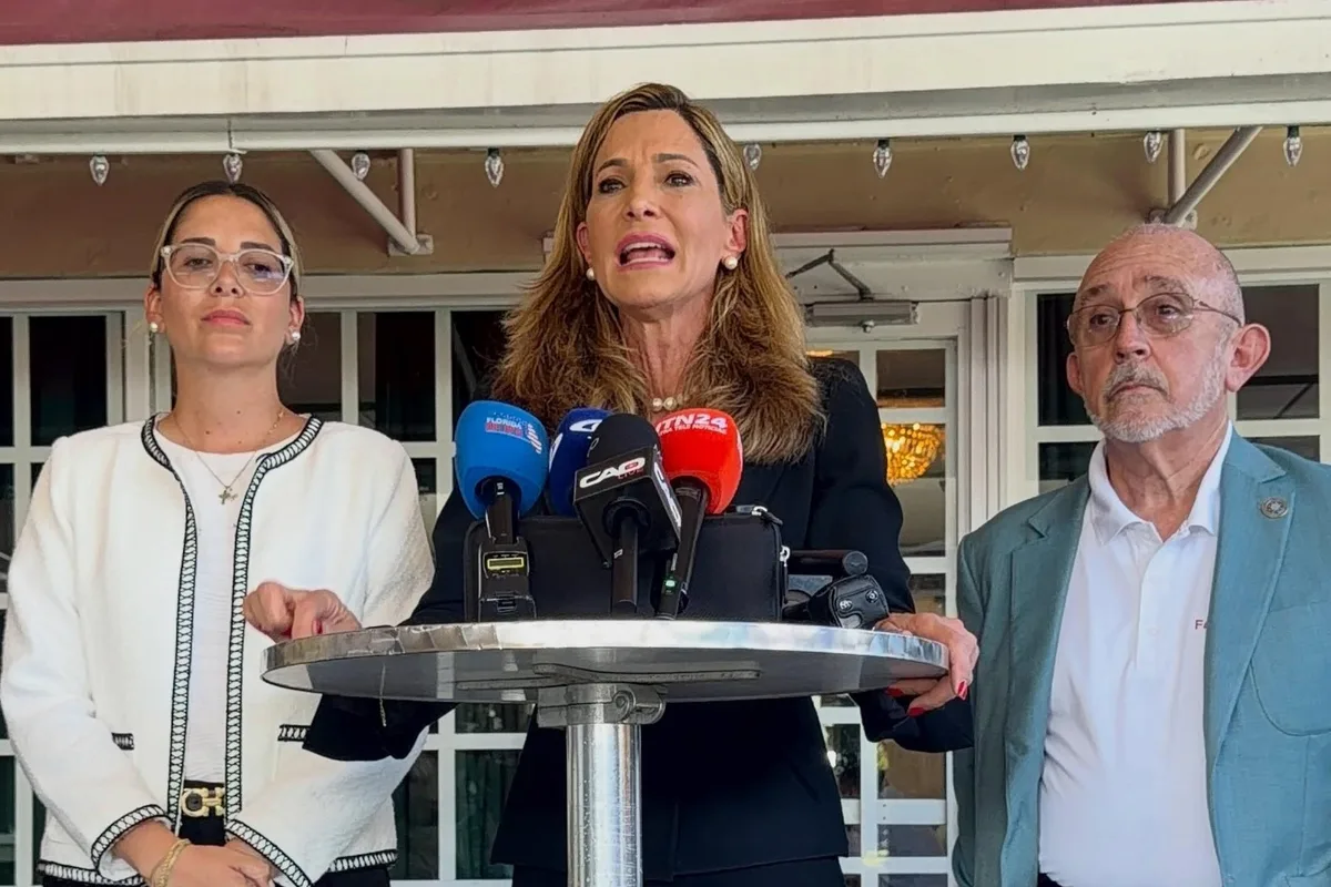 El curioso caso de María Elvira Salazar