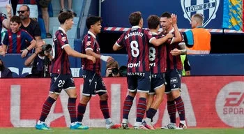 Levante goleia e Luís Castro vive maior vitória no clube de Valência