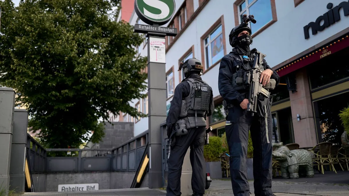 Polizei Berlin: Fehlerhafte Polizei-Schutzwesten: Vorwürfe gegen Hersteller