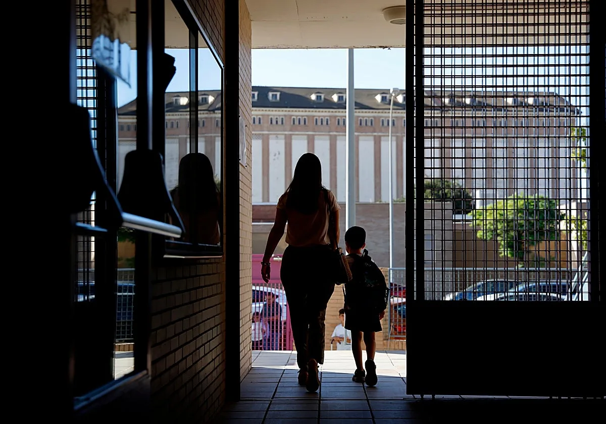 Quince familias de Córdoba piden una cuarta línea en el IES Casiana Muñoz Tuñón ante la falta de plazas