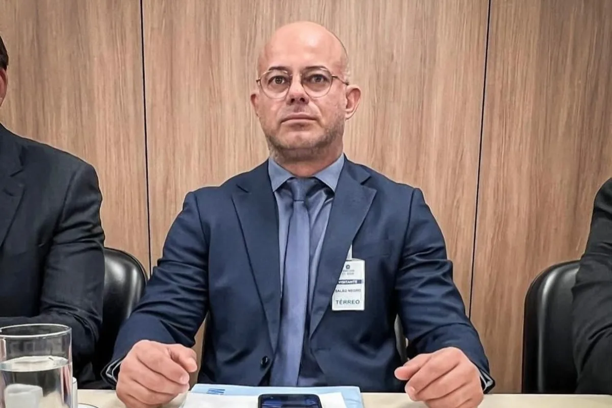 Delegado e policiais suspeitos de desviar cocaína apreendida são alvos de operação com 64 mandados em MS