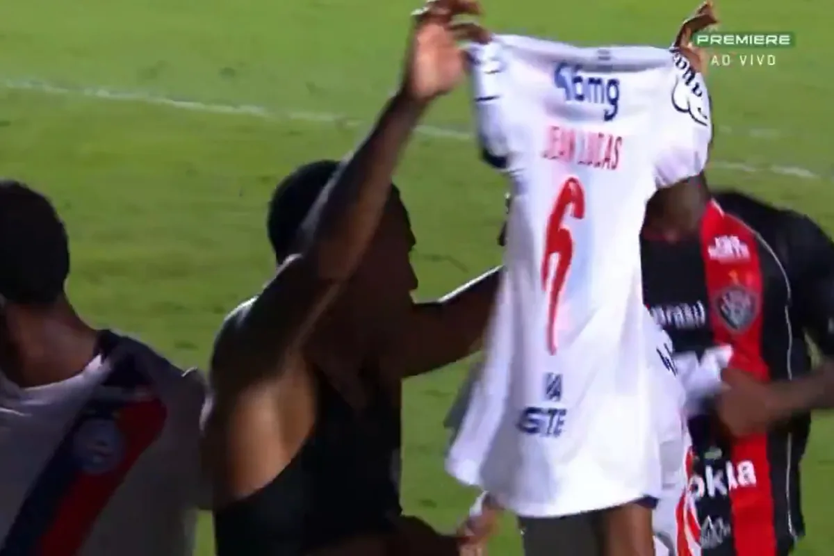 Un gol en el clásico entre Bahía y Vitória desató un escándalo, con un robo y un intento de romper una camiseta
