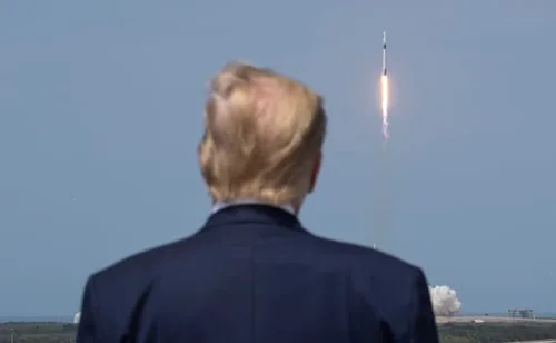 Trump promete "edad de oro" de los viajes espaciales; plantea hasta mil lanzamientos a la Luna y Marte por año