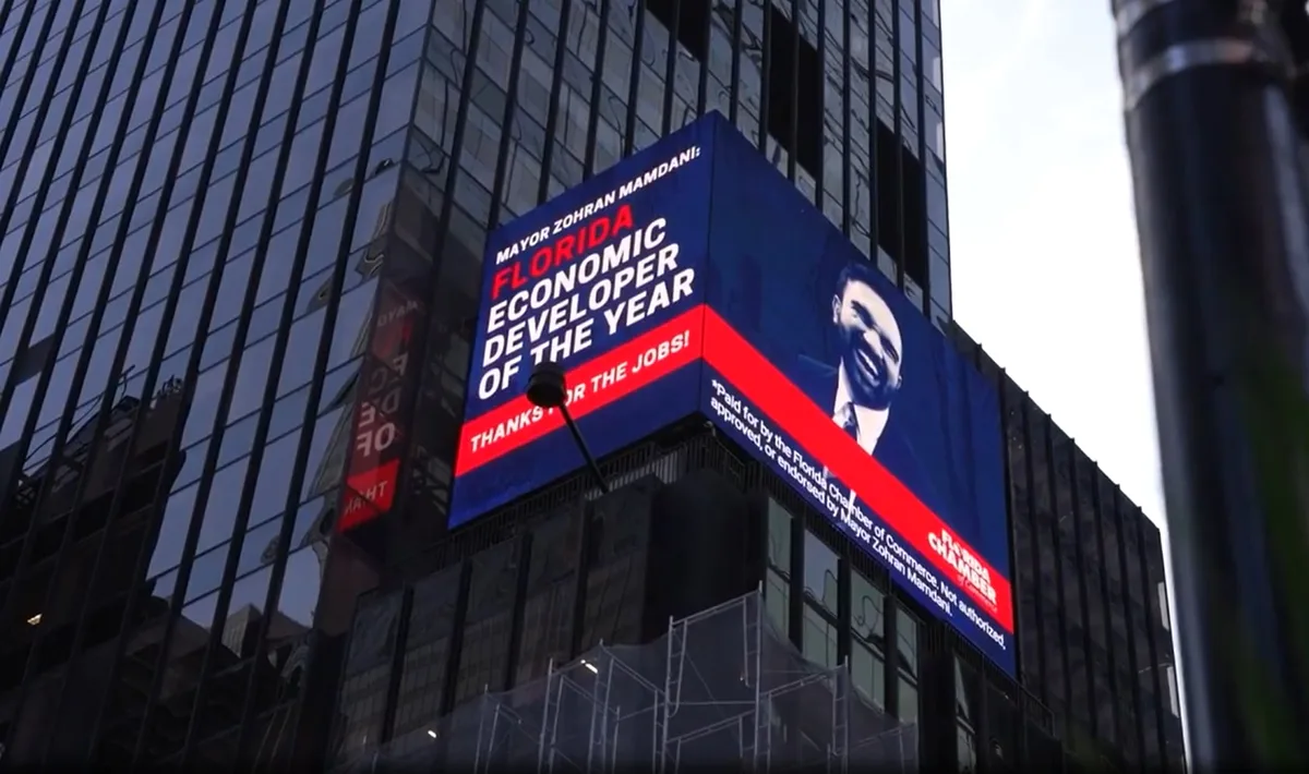 Florida afirma que el cartel contra Mamdani en Times Square atrae empresas y genera contactos de otros estados