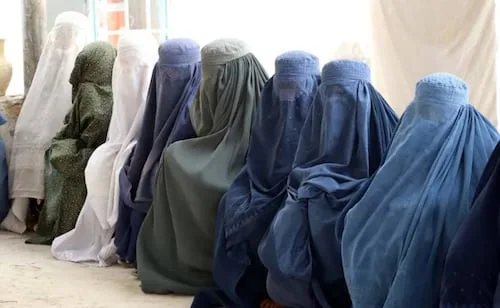 ONU denuncia arresto masivo de mujeres en Afganistán; fue por incumplir el código de vestimenta