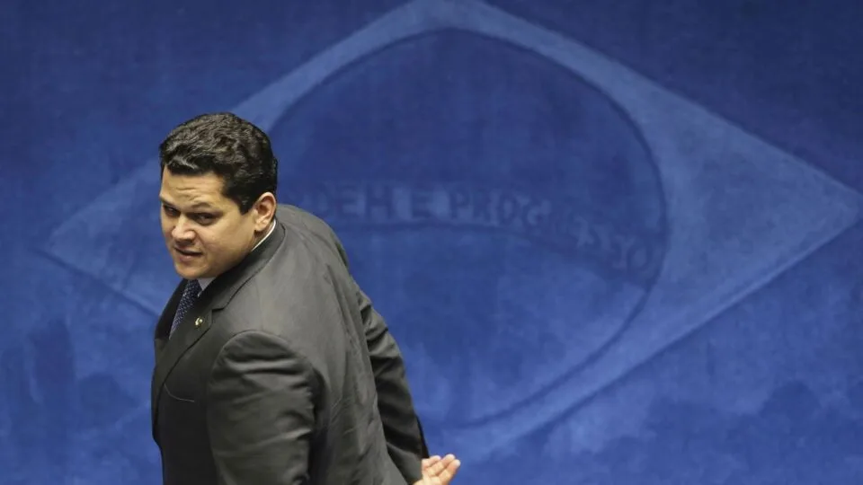 Senadores da oposição intensificam cobrança sobre Alcolumbre pelo impeachment de Moraes