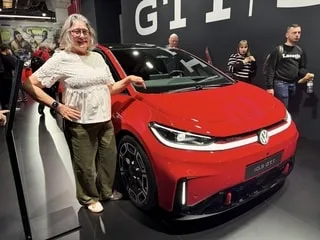 TÉMOIGNAGES. « Des nouveautés avec plein d’échos historiques » : au Mondial de l’auto à Paris, le public est ravi
