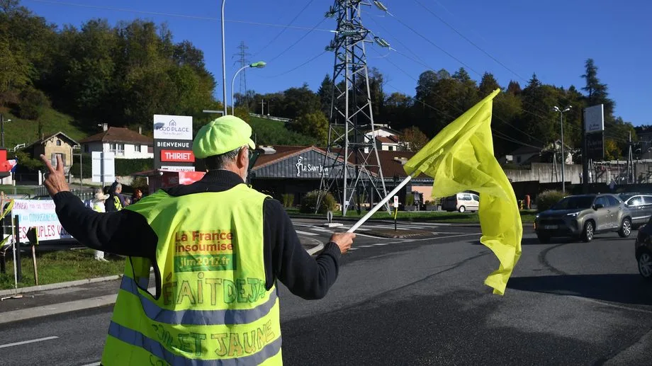 Prix des carburants : sur TikTok, des jeunes appellent à relancer le mouvement des gilets jaunes le 17 octobre