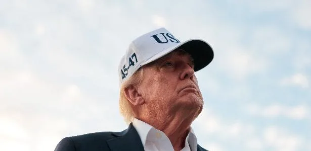 Trump ameaça encerrar comércio com países deficitários e pressiona Fed