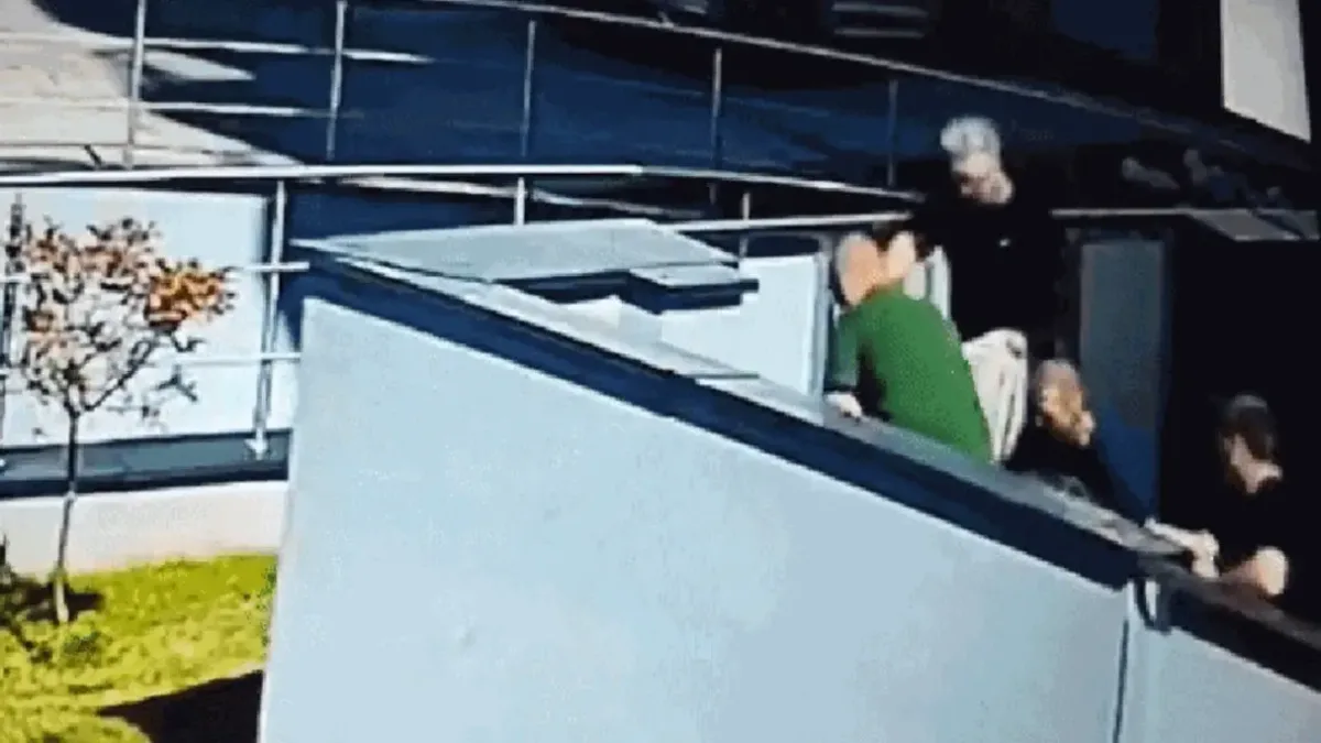 Vídeo mostra momento em que homens salvam criança que caiu do quinto andar de prédio; assista