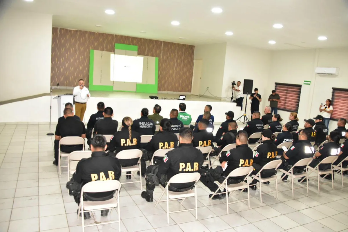 Capacitan en San Juan de Sabinas a trabajadores y agentes municipales sobre derechos humanos para reducir quejas