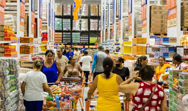 Rede de supermercados vai distribuir vales-compras e prêmio de R$ 700 mil na Bahia