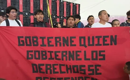 Grupo de jóvenes da portazo en evento de rendición de cuentas de Sheinbaum en Hidalgo; exigen comedores y aulas dignas