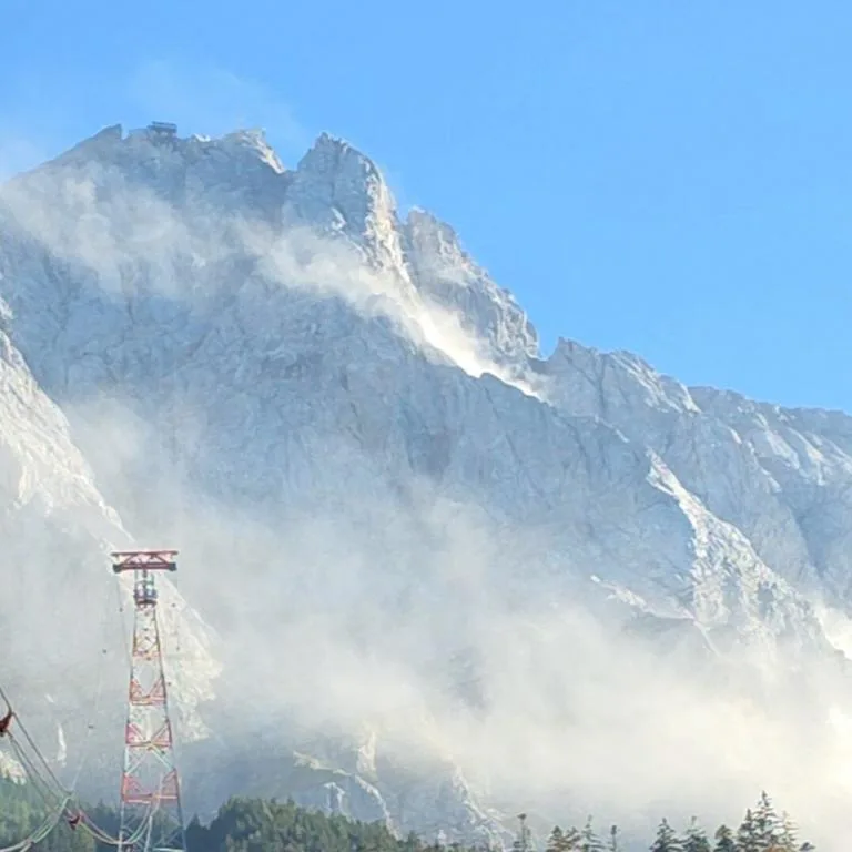 Alpen - Was über den Felssturz an der Zugspitze bekannt ist