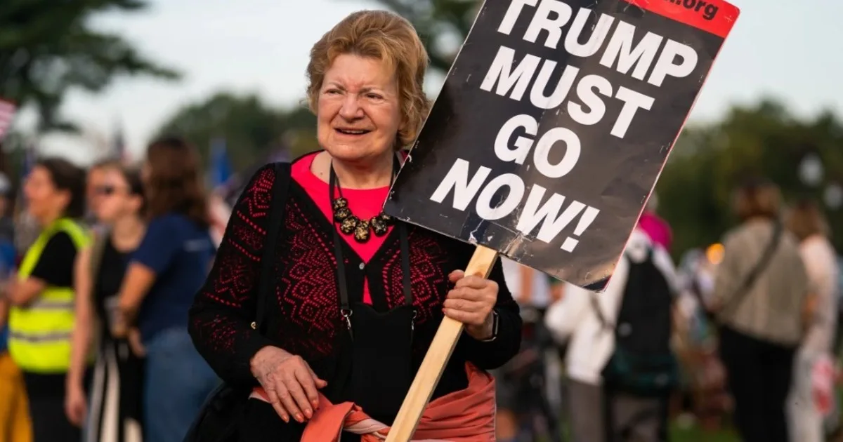 Estados Unidos vota en menos de 20 días y una última encuesta plantea serias señales de alerta para Trump