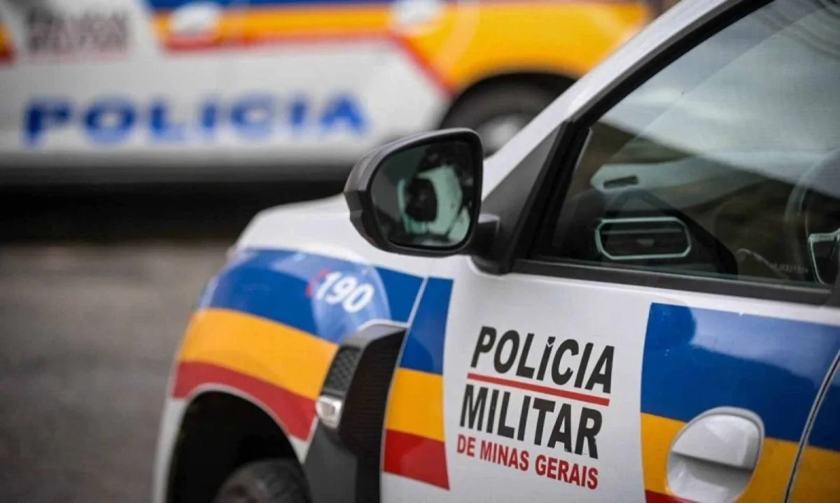 Coronel do Exército morre após cair de parapente em praia do RJ