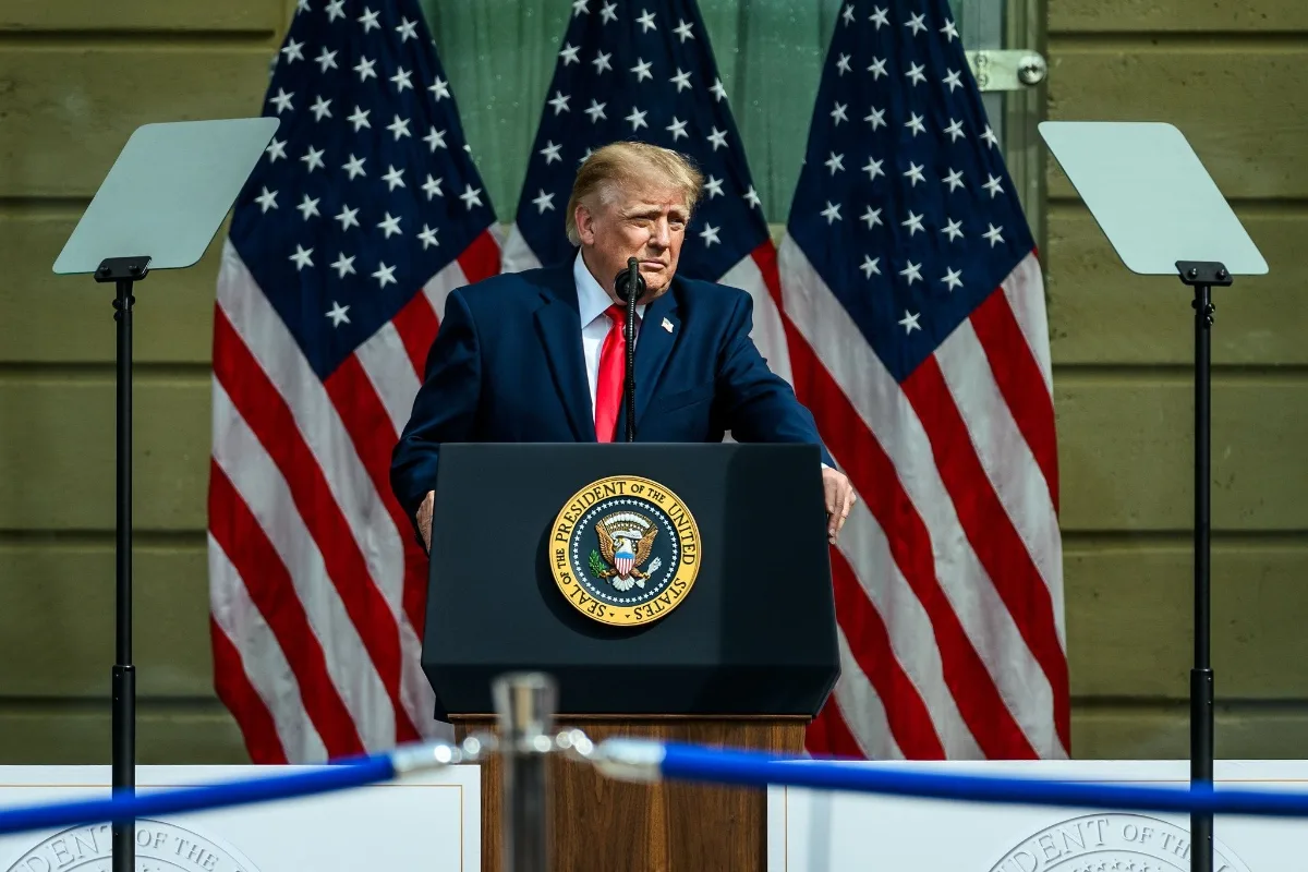Aprovação de Donald Trump atinge mínima histórica de 32%
