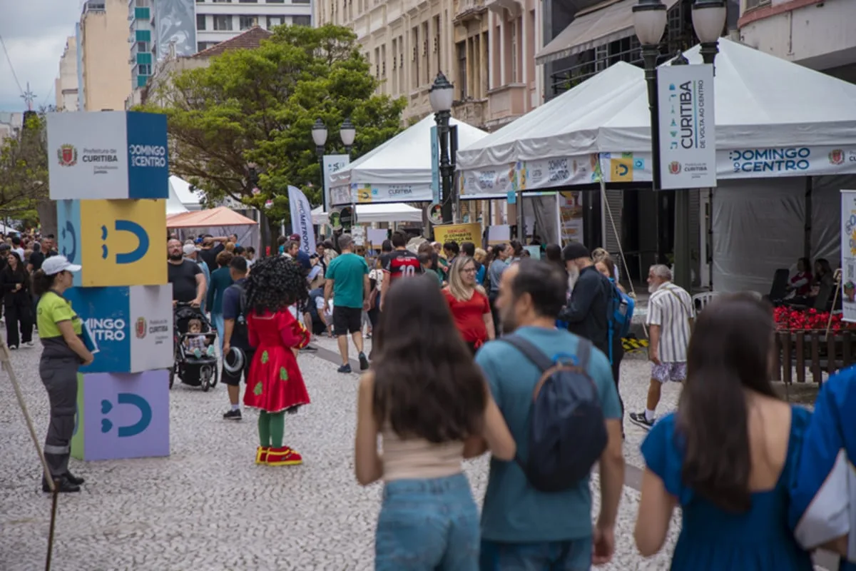 Centro de Curitiba tem programação especial para crianças e pets neste domingo