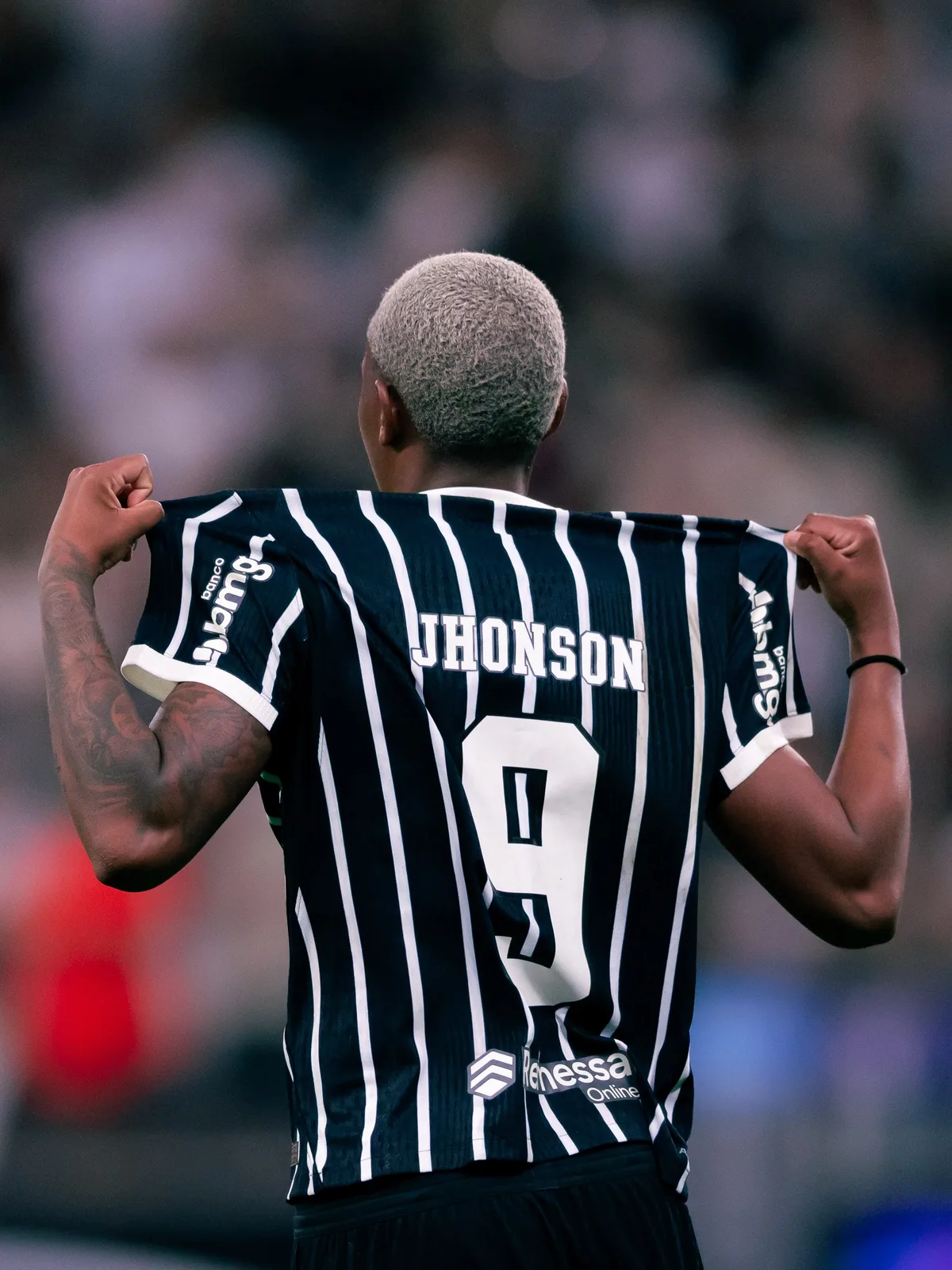 Jhonson vai de não relacionada à protagonista no Corinthians