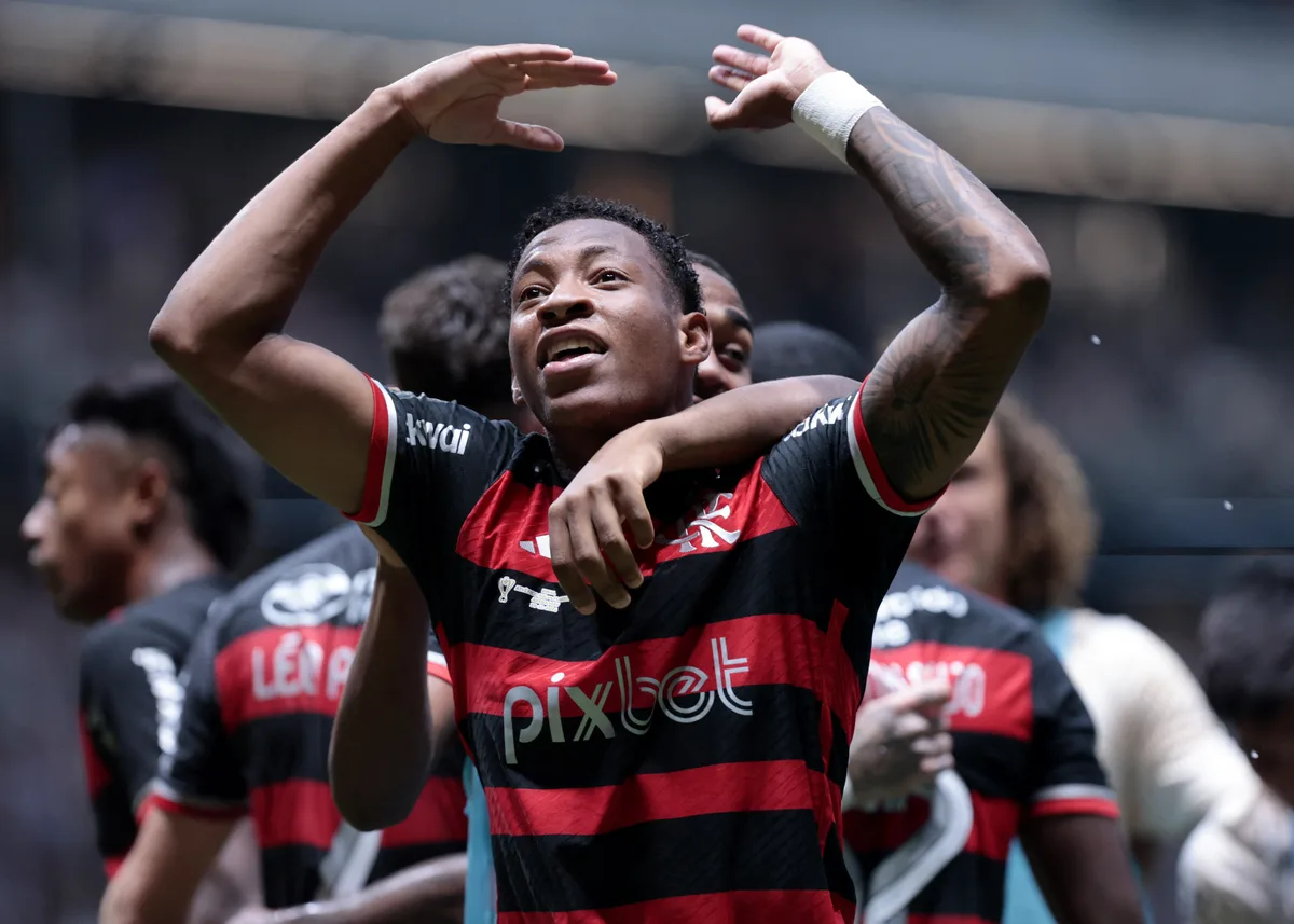 Plata se despede do Flamengo nas redes sociais