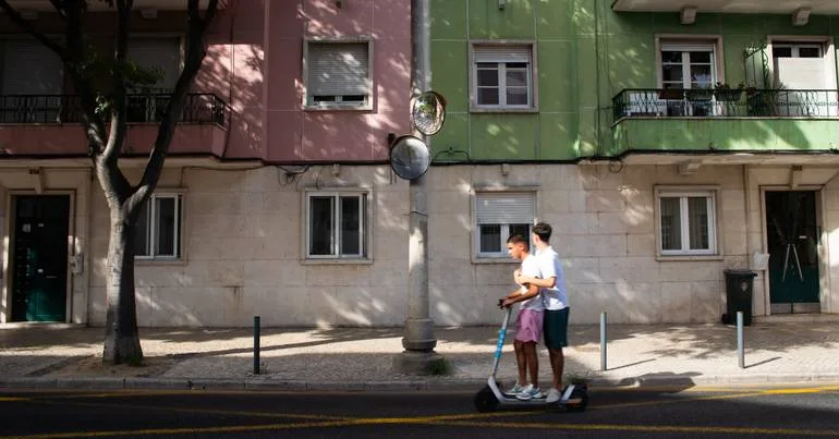 Há menos Alojamento Local, mas casas não voltaram ao mercado