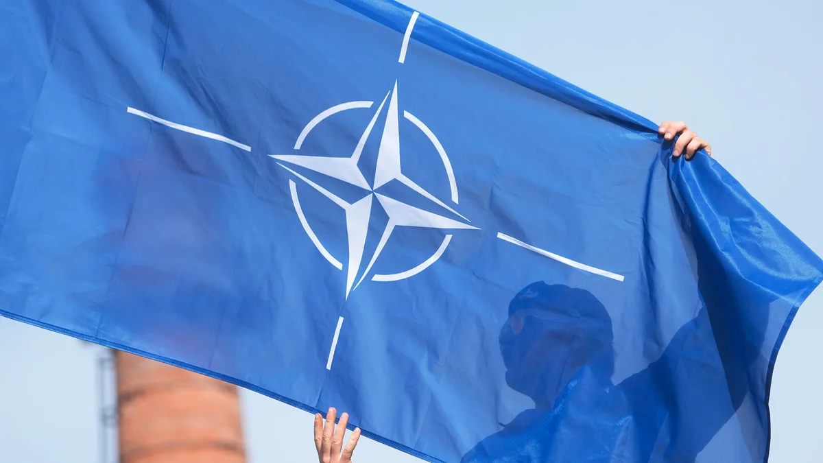 NATO promete destruir “tudo e qualquer coisa” que sustente um ataque russo