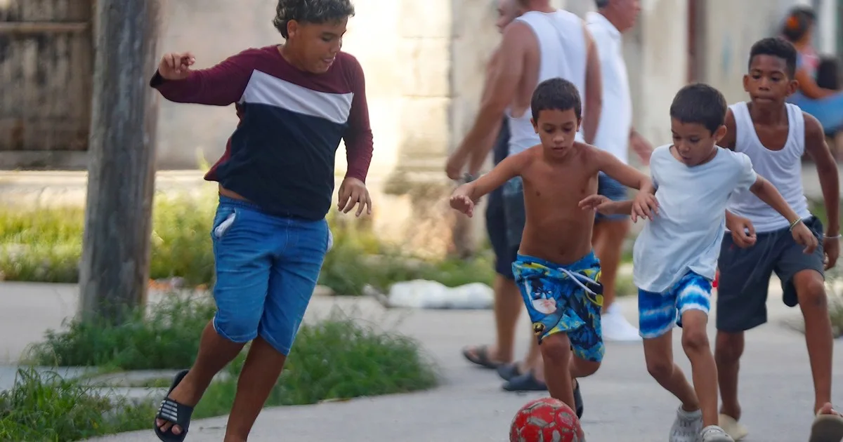 La psicología dice que asumir tareas de cuidado durante la infancia puede influir en la autonomía, la empatía y la manera de afrontar las dificultades, ya que algunos niños comienzan a cuidar a sus hermanos menores desde edades tempranas